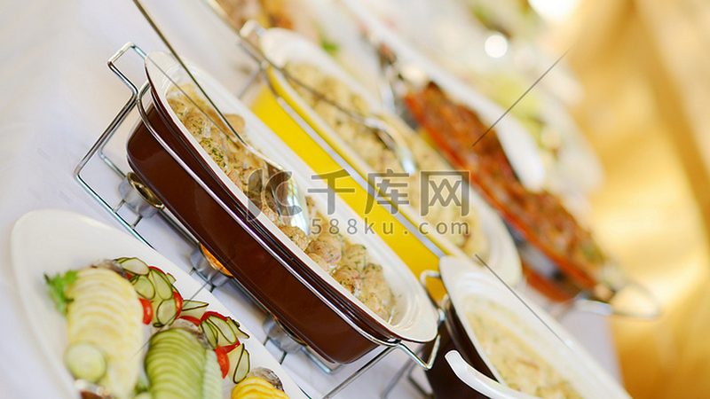 面包口感松软的秘密：面粉的选择与处理技巧**